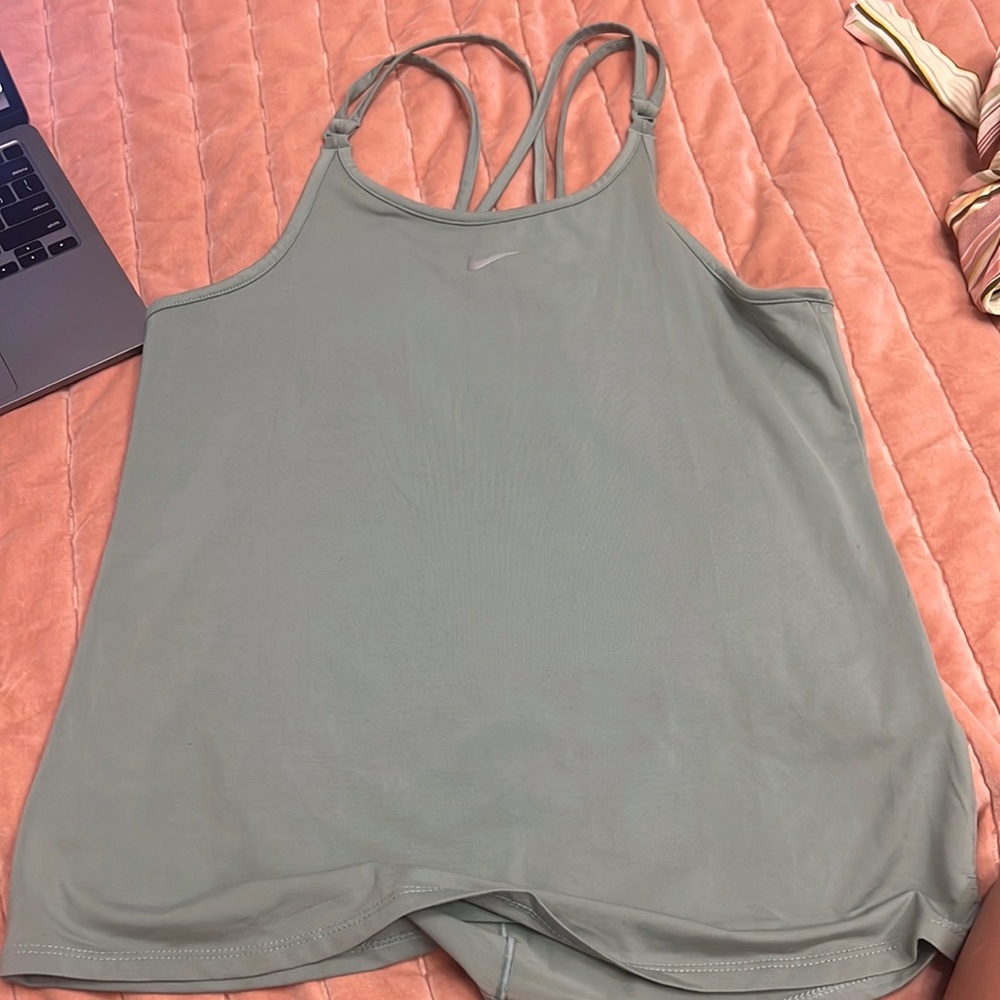 nike tank top medium